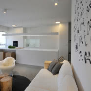 Biały salon, biała sypialnia, biały gabinet - mieszkanie dla relaksu