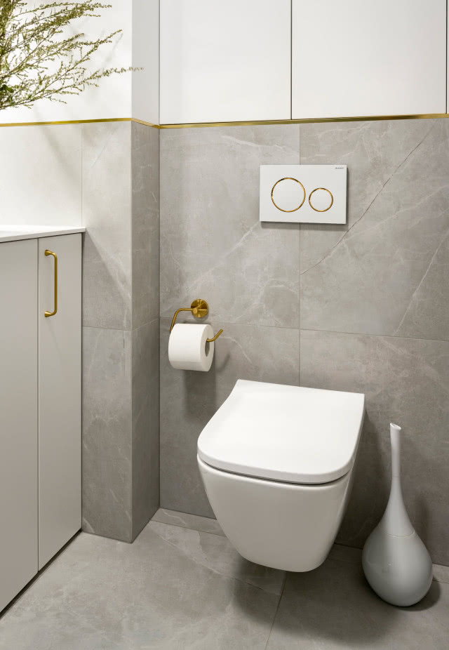 Miska WC Koło Modo Pure została wykonana 
z trwałej ceramiki, dzięki której przez długi czas 
będzie służyć w łazience. Jej charakterystyczny 
design, opierający się na łagodnych kształtach 
doskonale wkomponuje się w każdą nowoczesną 
łazienkę. Nowoczesna spłuczka Geberit Sigma jest 
akcentem kontrastującym z powierzchnią ściany.