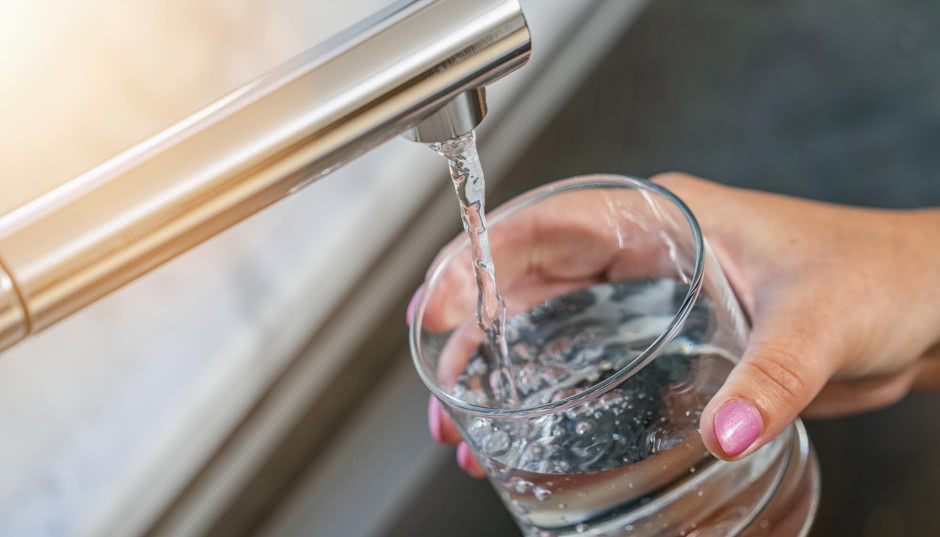 Czy warto zainwestować w zmiękczacz wody do domu?