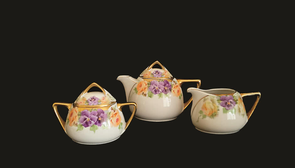 Kwiaty na porcelanie - skąd się wzięły i jak kupić perełki?