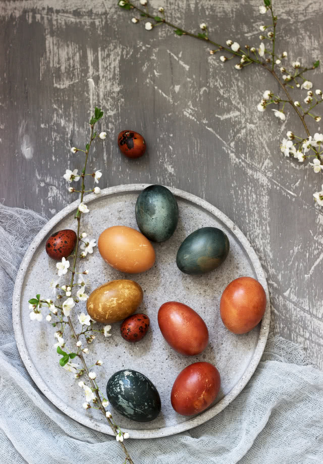 натуральные красители для окрашивания яиц