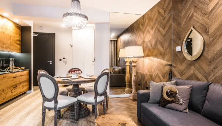 Podróż po okręgu. Wywiad z Agnieszką Burzykowską-Walkosz