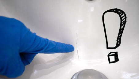 Czarne rysy na umywalce przynoszą wam wstyd? Zapomnijcie o nich z użyciem tej 1 techniki