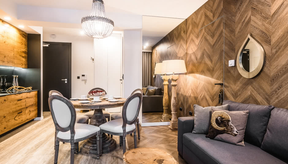 Podróż po okręgu. Wywiad z Agnieszką Burzykowską-Walkosz