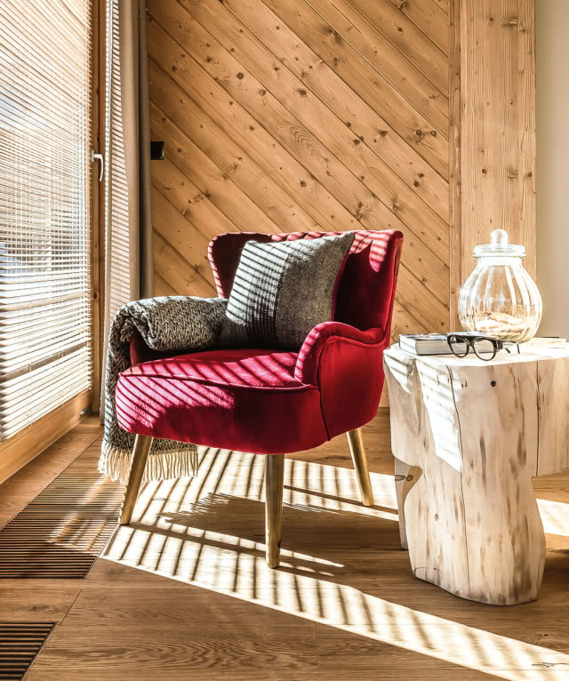 Drewno, najbardziej charakterystyczny materiał architektury Podhala, często  pojawia się w projektach  pracowni STUDIO FORMY.