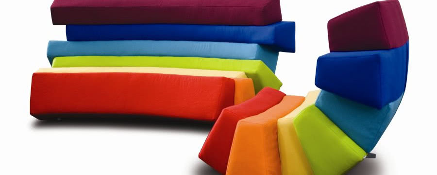 Kolorowe meble - tęczowa sofa