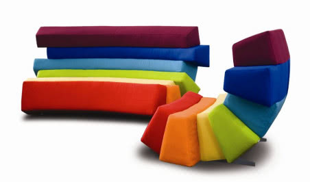 Kolorowe meble - tęczowa sofa
