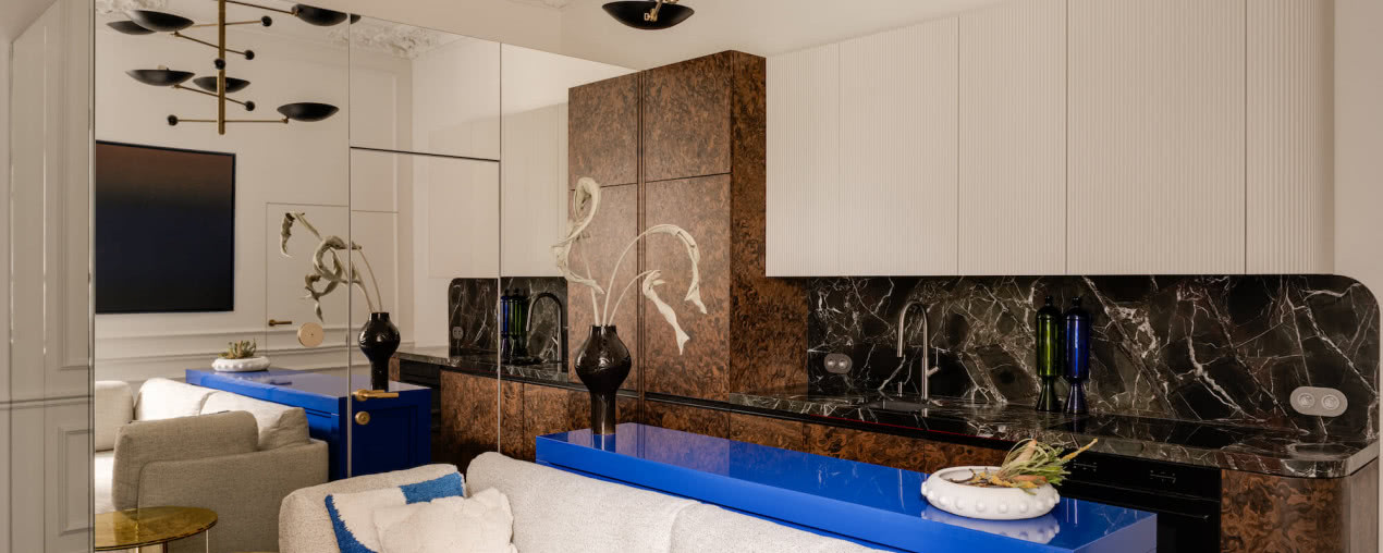 Robi wrażenie już od progu! Apartament projektanta wnętrz w łódzkiej kamienicy