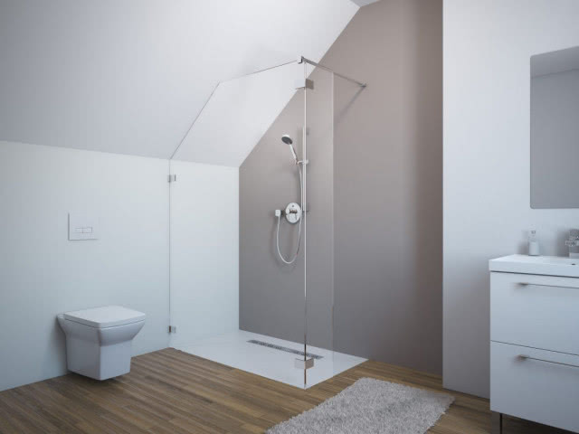 kabina prysznicowa pod skosem na poddaszu