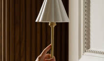 Światło, które tworzy nastrój. Lampy Cotswold wprowadzają do wnętrza elegancki akcent