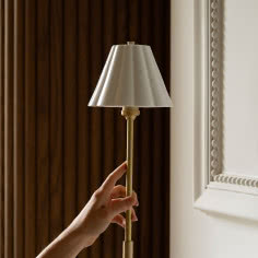 Światło, które tworzy nastrój. Lampy Cotswold wprowadzają do wnętrza elegancki akcent