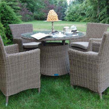 Rattanowe meble ogrodowe - okrągły stół i fotele