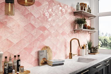 Różowa kuchnia  - kontrowersyjny pomysł, czy sposób na kobiece wnętrze?
