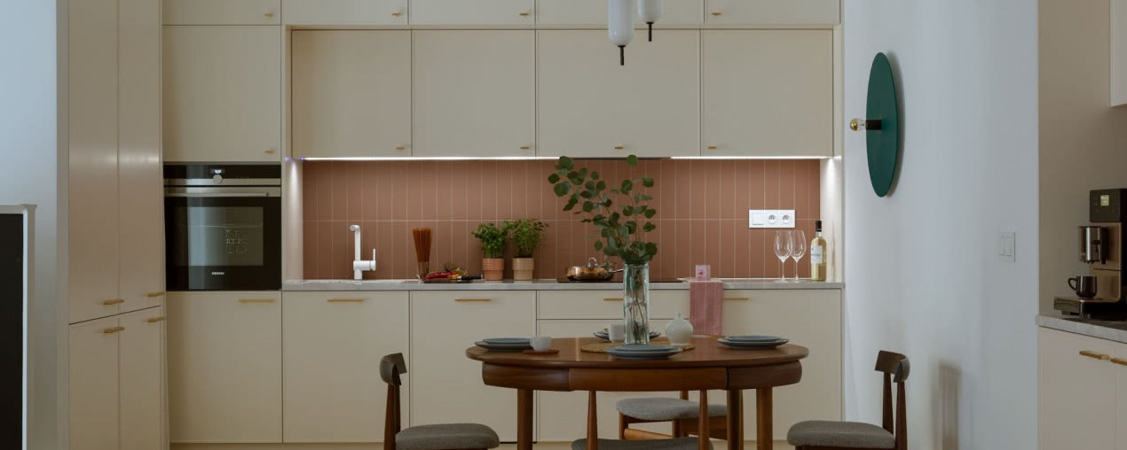 Klimatyczne mieszkanie na Powiślu w pastelowych kolorach