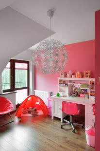 Biało-różowy pokój dziewczynki