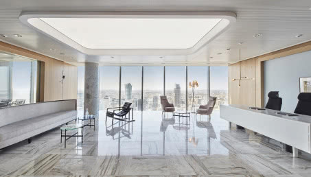 To nowoczesne miejsce mogłoby być biurem w serialu Suits! Zaglądamy do środka biurowca Q22