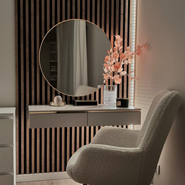 Taśma LED TP-Link Tapo L920-5 to świetny sposób na wykreowanie wielokolorowego i nastrojowego oświetlenia we wnętrzu. Z łatwością ukryjesz ją za lustrem, meblami czy lamelami, zyskując spektakularny i nowoczesny akcent wizualny.