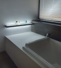 Podswietlana półka w łazience
