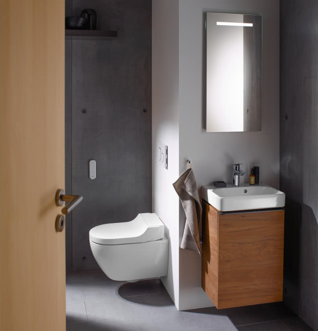 Geberit AquaClean Tuma  to kompaktowe urządzenie,  które potrafi wszystko. www.geberit.pl