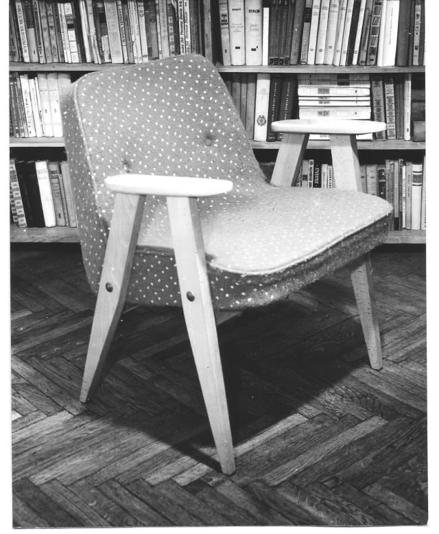 czarnobiałe zdjęcie fotela