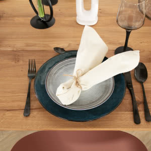 Wokół wielkanocnych celebracji - jaki stół wybrać?