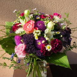 Wielobarwny letni bukiet z kwiatów polnych i ogrodowych - Studio Atamaris