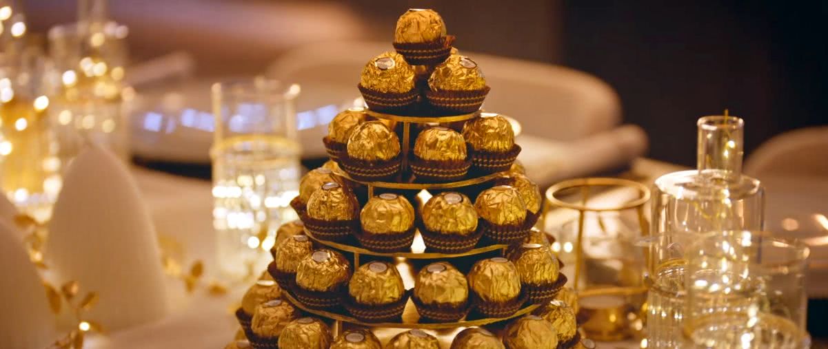 Dodaj świętom złotego blasku z Ferrero Rocher – odkryj dekoracje, które zachwycają!