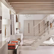 W sypialni niska przyścienna
szafka stała się...