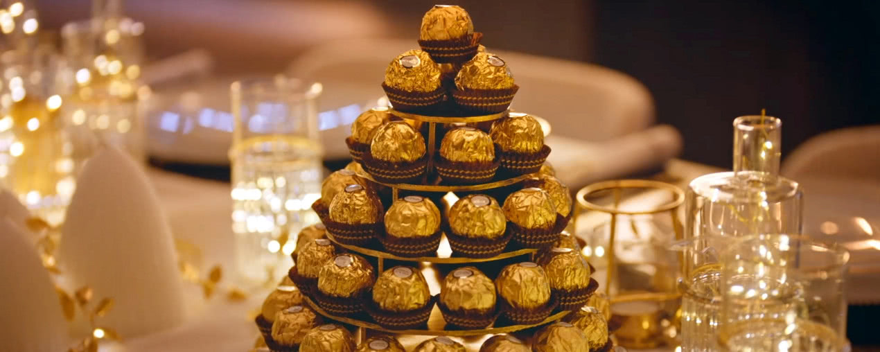 Dodaj świętom złotego blasku z Ferrero Rocher – odkryj dekoracje, które zachwycają! 