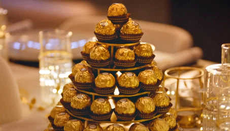 Dodaj świętom złotego blasku z Ferrero Rocher – odkryj dekoracje, które zachwycają! 