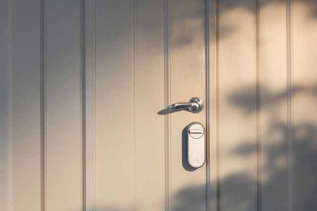 Yale wprowadza nowy, bezkluczykowy zamek do drzwi, the Linus® Smart Lock!