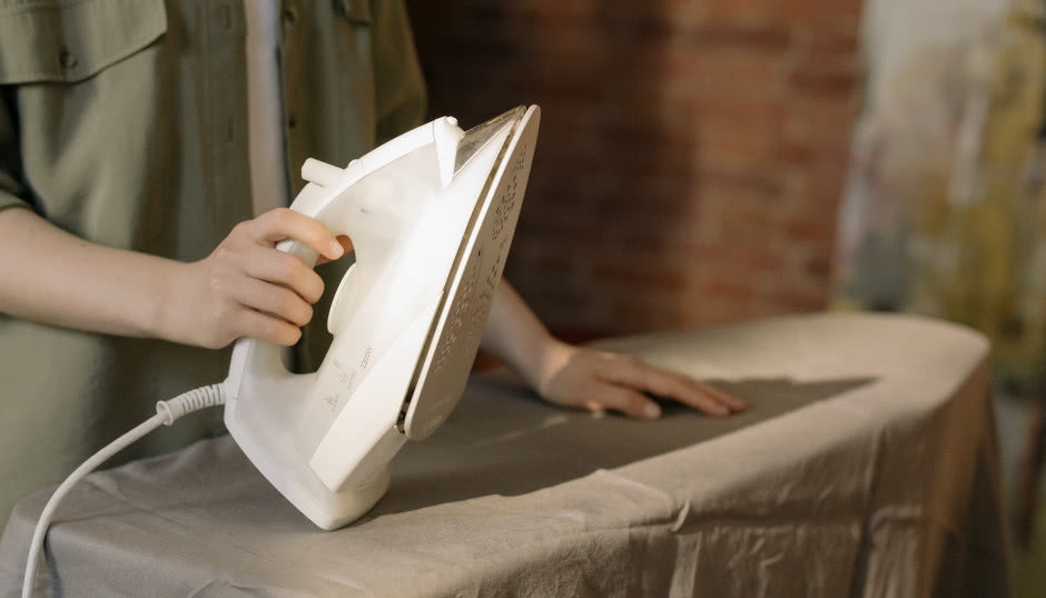 Jak wybrać wygodną deskę do prasowania? Przegląd przydatnych funkcji