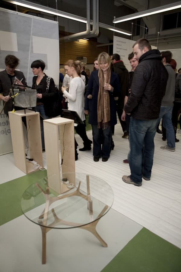 Stolik kawowy Łoś (projekt Tabanda) na wystawie...