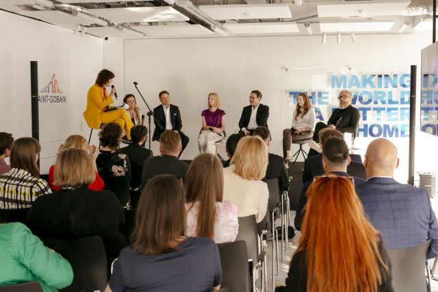 prowadząca galę Agnieszka Gruszczyńska-Hyc i jury