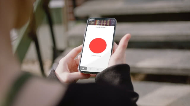 Yale wprowadza nowy, bezkluczykowy zamek do drzwi, the Linus® Smart Lock!