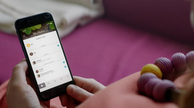 Yale wprowadza nowy, bezkluczykowy zamek do drzwi, the Linus® Smart Lock!