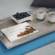 Utrzymane w kolorystyce off-white wnętrze...