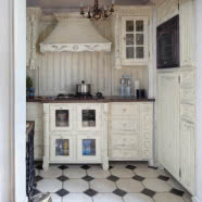 Wytworna klasyka w niewielkim mieszkaniu