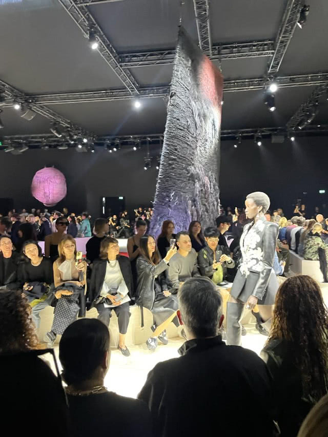 Z Łodzi na paryskie wybiegi: polska sztuka inspiracją dla Alexander McQueen!