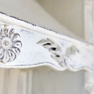 Wytworna klasyka w niewielkim mieszkaniu