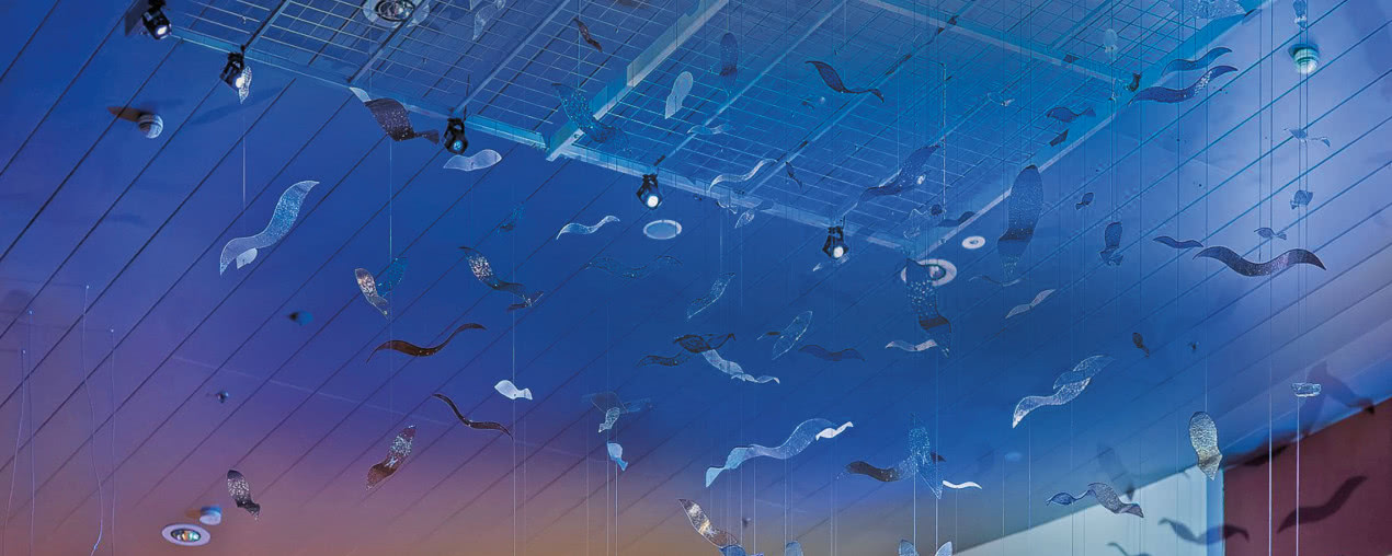 Szkło w ruchu - instalacja w DOMOTECE, która zamienia materię w spektakl