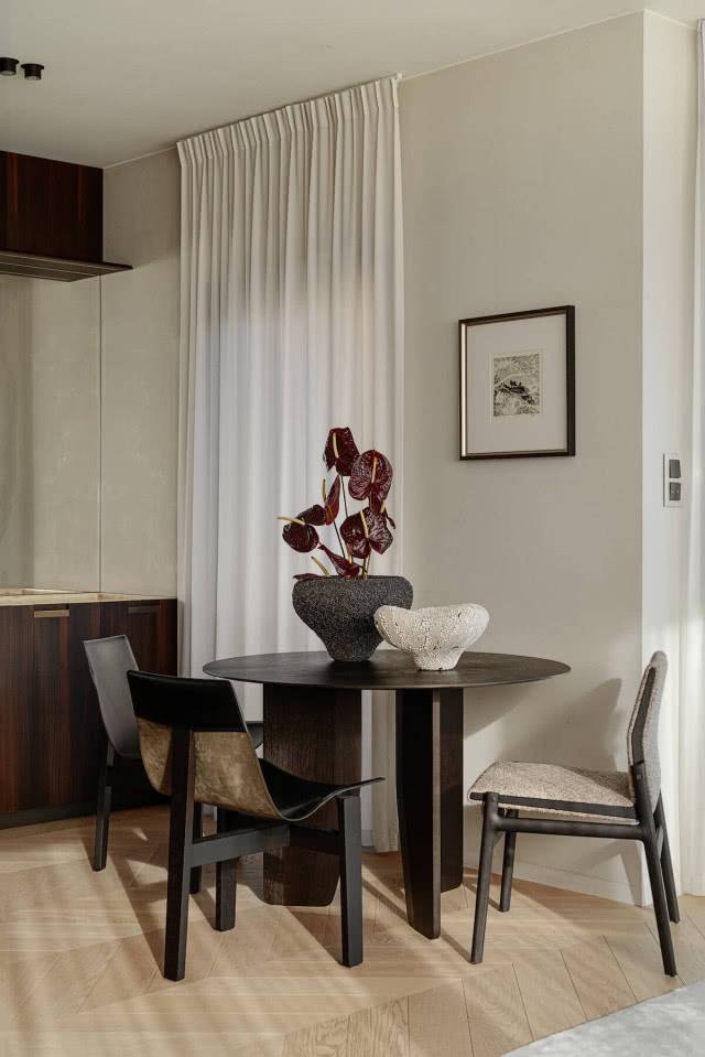 Kącik jadalniany między kuchnią a salonem