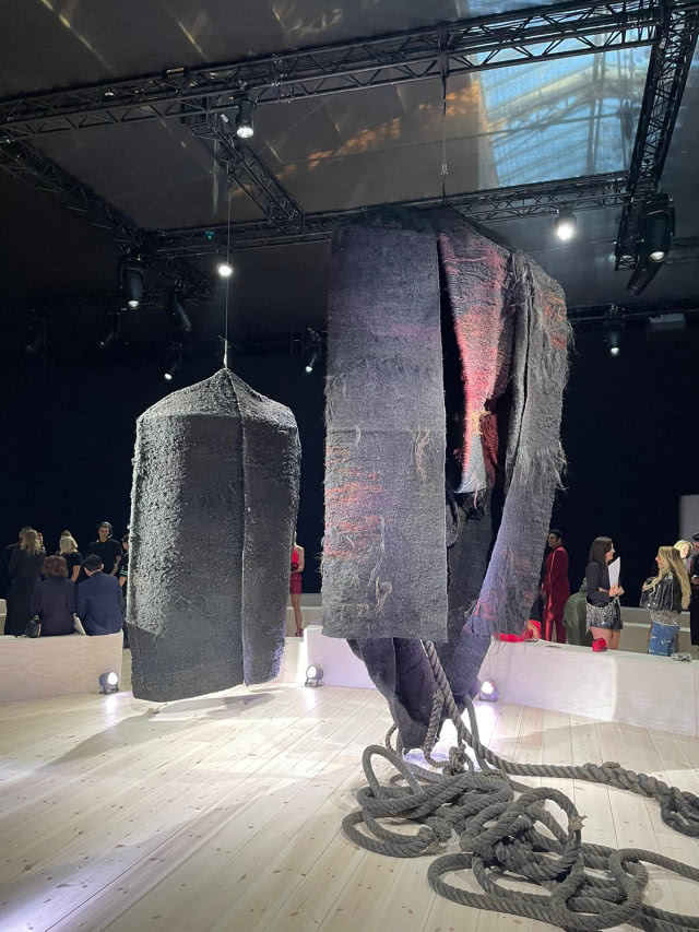 Z Łodzi na paryskie wybiegi: polska sztuka inspiracją dla Alexander McQueen!