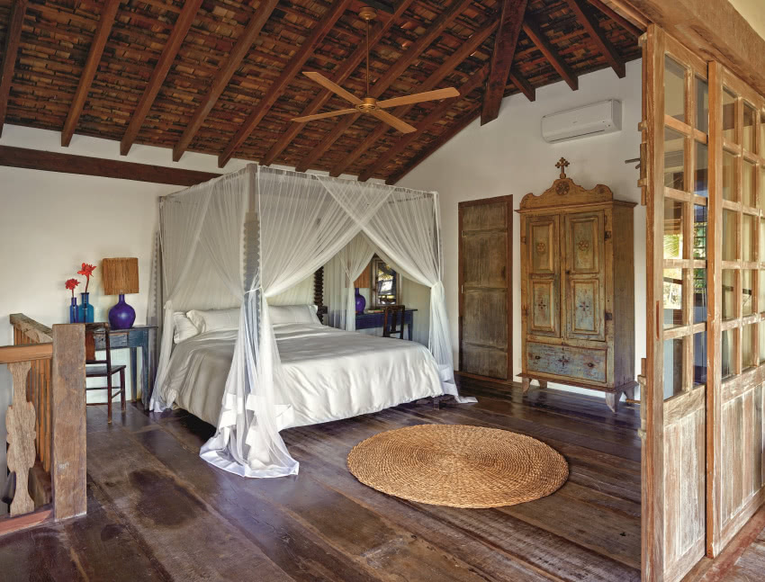 Wspaniałe kolonialne meble
w sypialni jednego z...