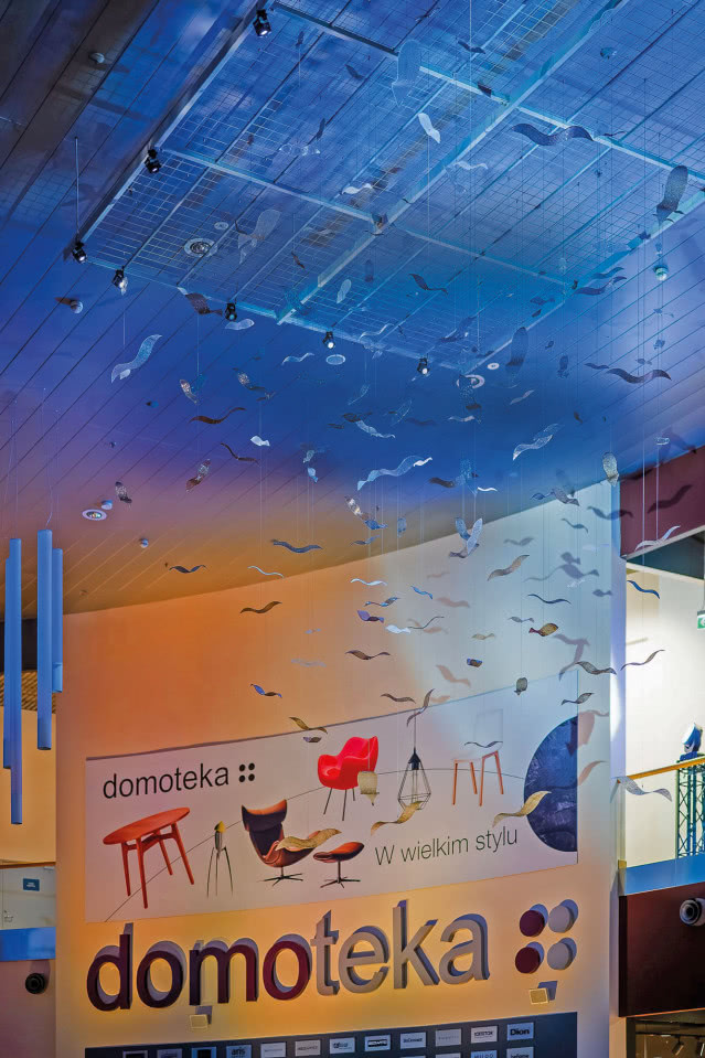 Szkło w ruchu - instalacja w DOMOTECE, która zamienia materię w spektakl