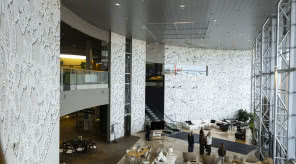 NeSpoon w DOMOTECE - wyjątkowe spotkanie z artystką i kulisy jej „koronkowych” murali już 27 kwietnia