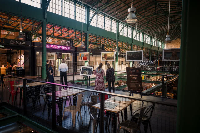 Obrazy z filmu „Chłopi” na wystawie w Hali Koszyki