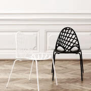 Miss Less. Krzesło dostępne w kilku wersjach...