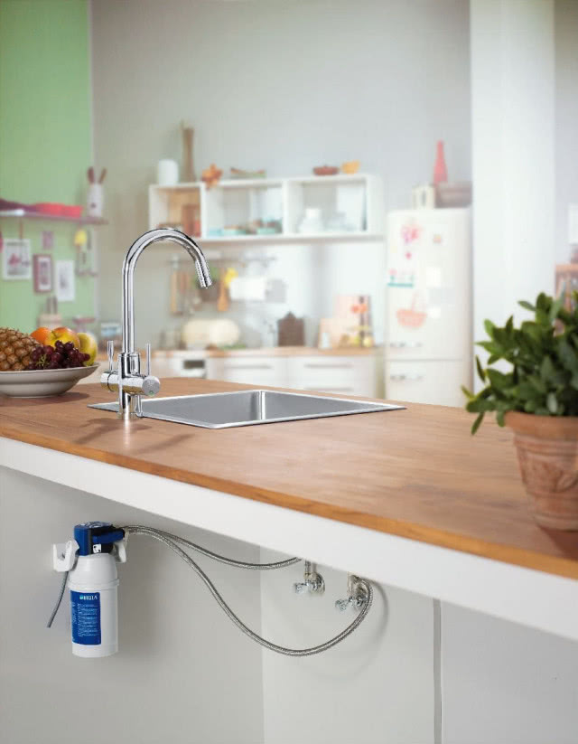 Bateria Brita 3030 z podzlewowym systemem filtracyjnym P1000 umożliwiającym korzystanie z filtrowanej wody prosto z kranu, BRITA