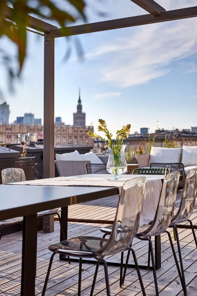 taras na dachu stół